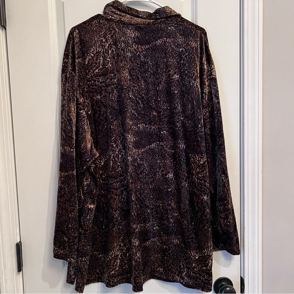 Mahudi Knitwear Plus Size 28 Velour Animal Print Button-Down Long Sleeve Blouse - Picture 2 of 6